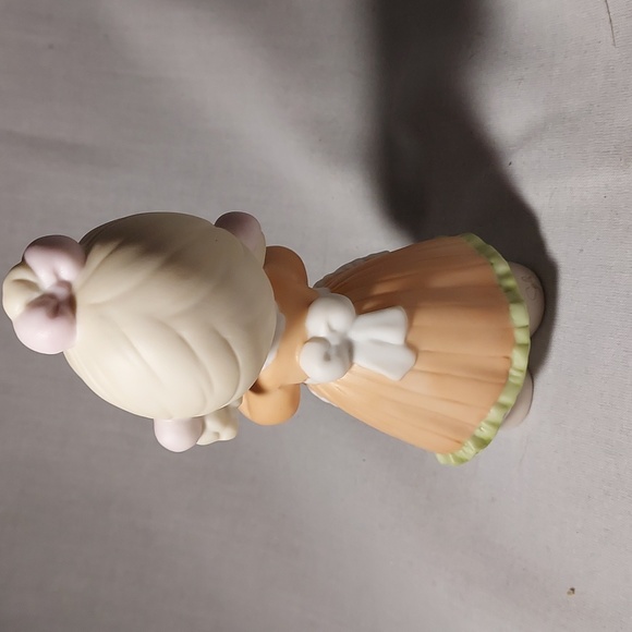 Vintage 1998 Precious Moments "Love Is The Key" Figurine in Original Box - Picture 3 of 8